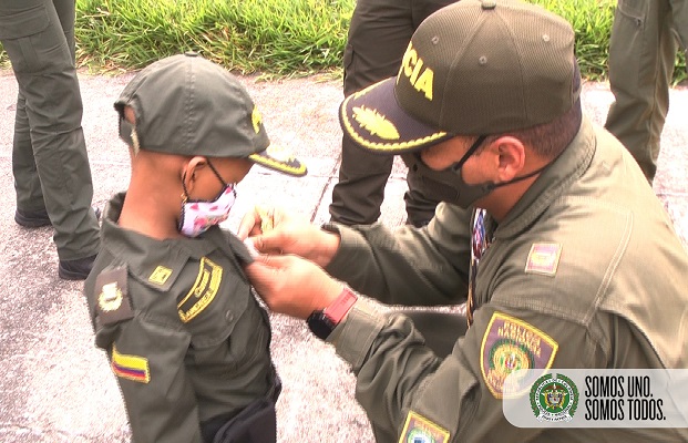 Varias especialidades ayudaron a esta pequeña de 4 años a sentirse ser Policía por un día