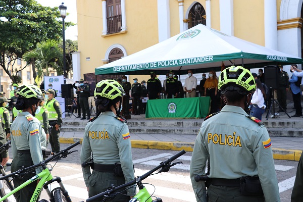 La Policía de Santander despliega 1.600 uniformados para el plan semana santa "apasiónate por la vida"