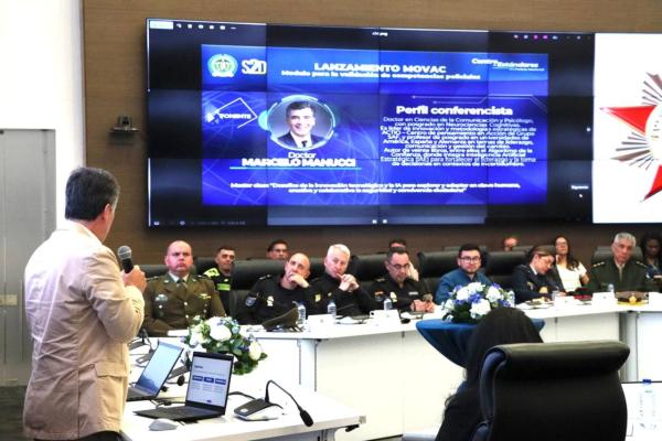 fotografía lanzamiento movac discurso