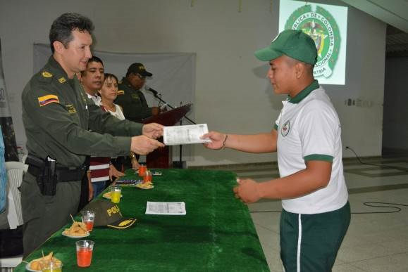 68 adolescentes culminaron su servicio social en programas de turismo con la policía