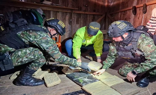 Polic&iacute;a y Ej&eacute;rcito descubren caleta con marihuana 