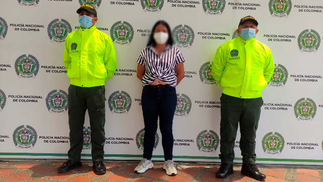 Mujer capturada que haría parte del grupo delincuencial “Las Mágicas”.