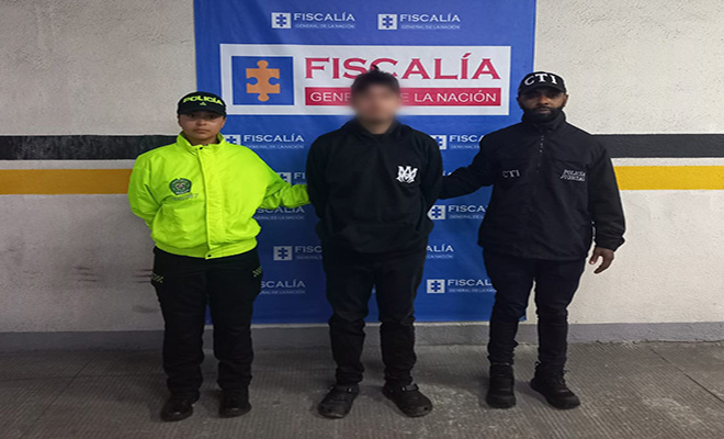 Un policía, un funcionario del CTI y un capturado 