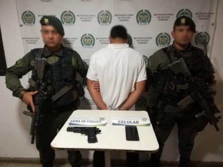 Dos-hombres-y-una-mujer-fueron-capturados-incautación-de-un-arma-de-fogueo-y-recuperación-de-los-elementos-hurtados