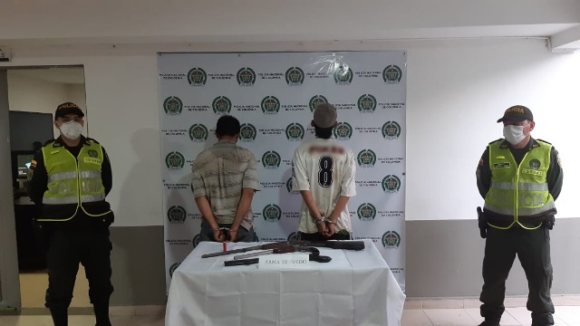 Capturados-tres-hombres-quienes-portaban-dos-escopetas-sin-permiso-para-el-porte-o-tenencia