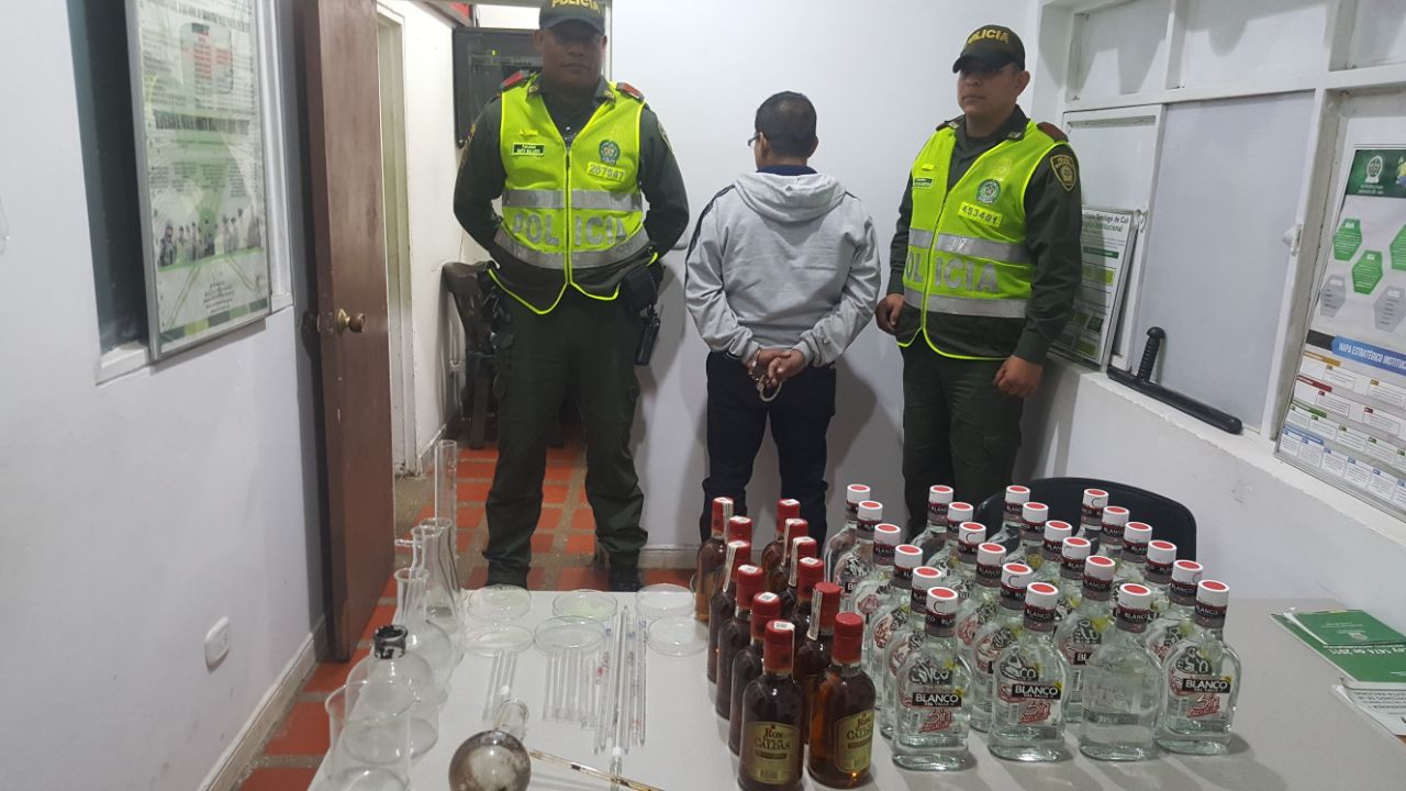 Policía evita comercilaización de licor adulterado en Cali
