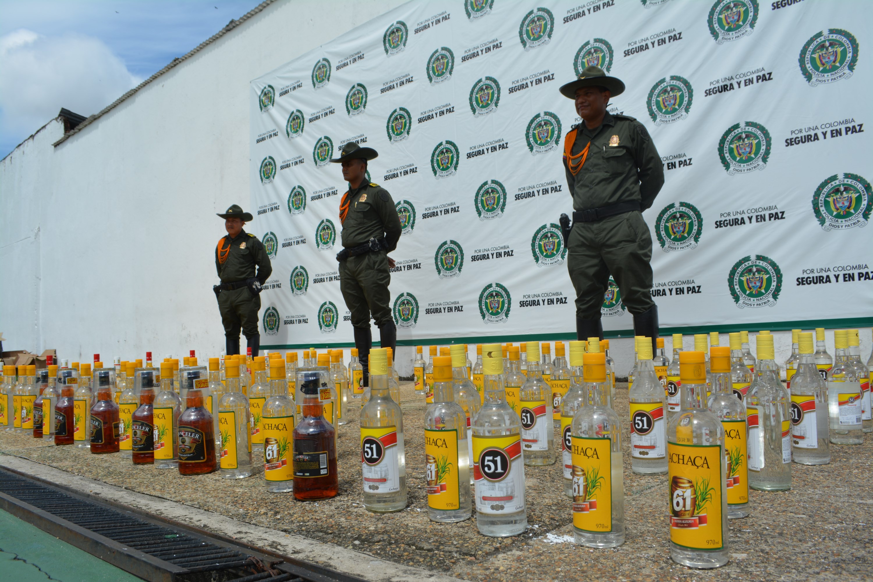 Incautado licor y chocolates de origen brasilero avaluadas en más de diez millones de pesos 