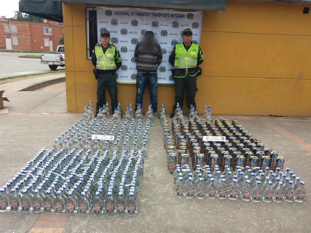 Policía-evita-que-licor-adulterado-ingrese-al-mercado.