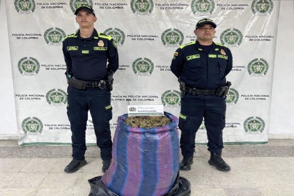 Dos Policías y incautación de 25 kilos de marihuana