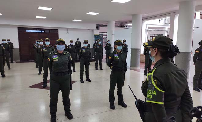 instrucción a las auxiliares femininas