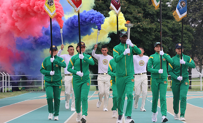 cadetes en la ceremonia de inauguración de los juegos Intercompañías