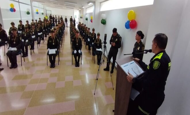 46 auxiliares se graduaron 
