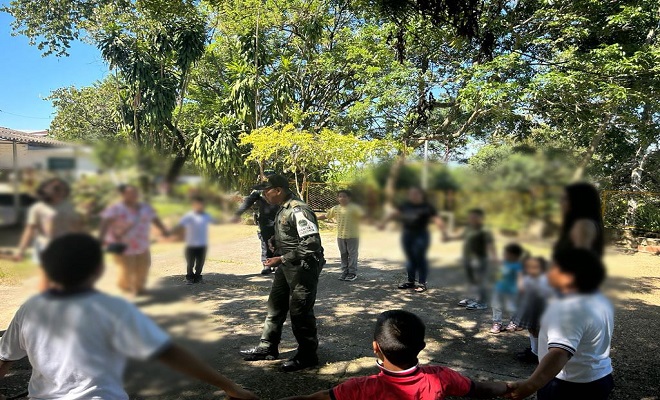 La Policía Nacional, llegó a la institución educativa "viso mesitas" en el municipio de Rivera