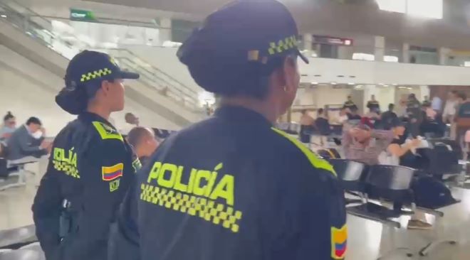 la policía realizando recorridos de seguridad a la ciudadanía