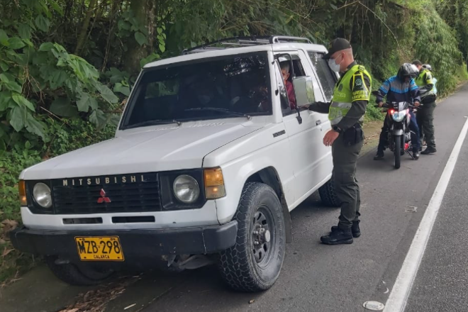 Por conducir con documentos falsos, fueron capturados tres hombres en Manizales por la seccional de tránsito y transporte