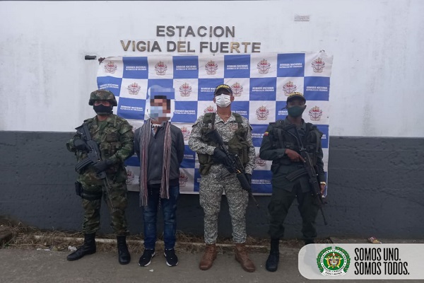 Mediante-puesto-de-control-policial-capturamos-dos-personas 