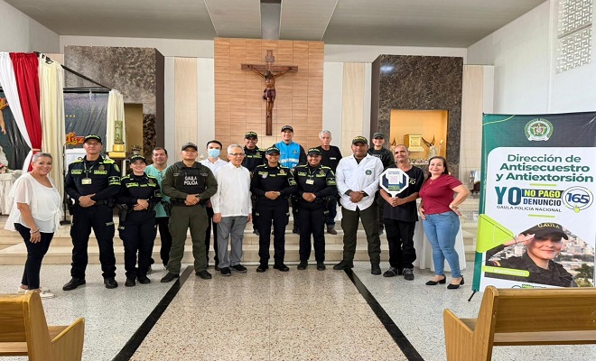 9  funcionarios de la Polic&iacute;a Nacional de diferentes especialidades en compa&ntilde;&iacute;a de 7 ciudadanos miembros del gremio eclesi&aacute;stico 