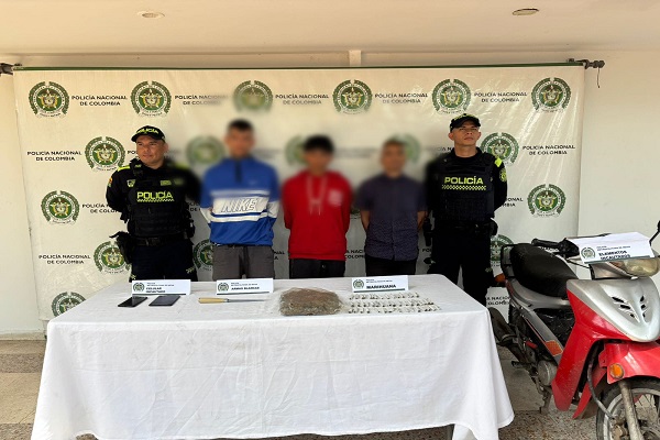 Dos polic&iacute;as y Tres personas capturadas por porte de estupefacientes en Neiva