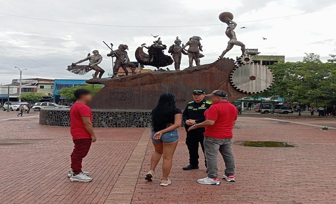 petición de la comunidad, autoridades se toman la plaza cívica en la ciudad