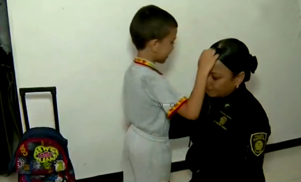 policia-madres-colombia