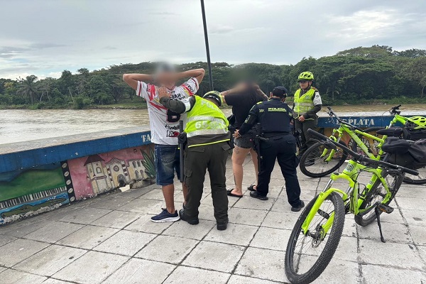 Tres Policías, dos ciudadanos