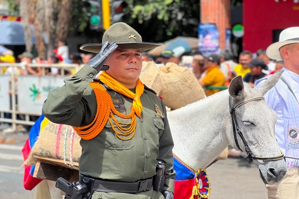 Carabineros de la Policía participan en el desfile del 20 de Julio