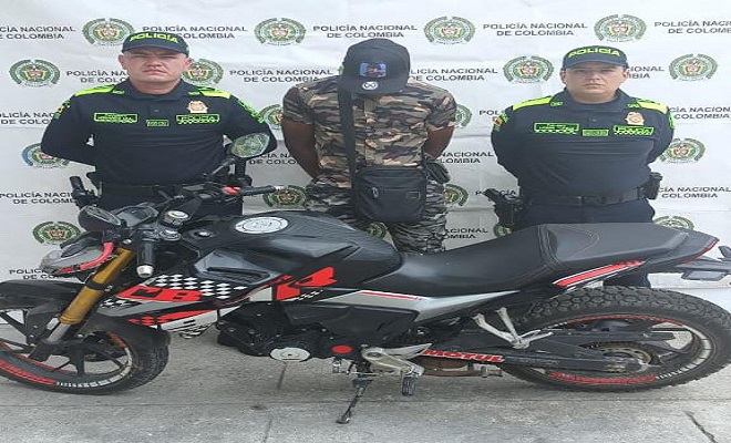 Policía Nacional logra la captura de un hombre con una motocicleta hurtada