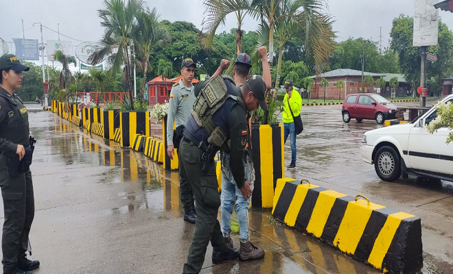 Policía Nacional, realizó intervención a establecimientos de comercio.