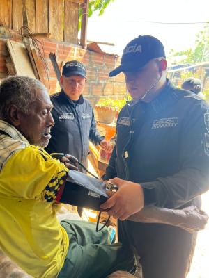 Policía Nacional se solidariza con pareja de abuelos en el corregimiento el Caguán 