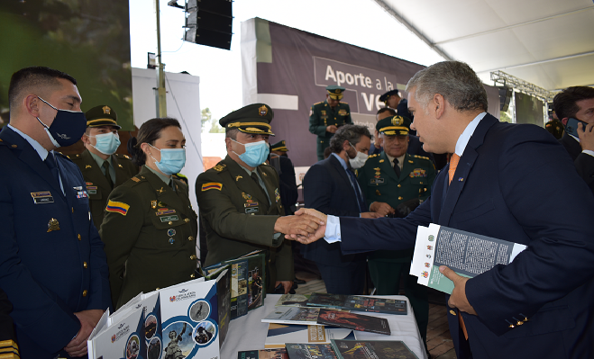 Presentación de Libros de la UNIPEP al Señor Presidente