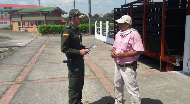 “No caiga en el jueguito de los panfletos”-policía-meta