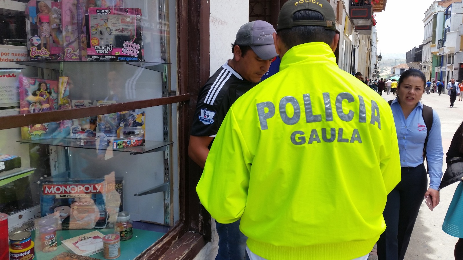 policia-realiza-campaña-gota-gota-la-usura-te-derrota