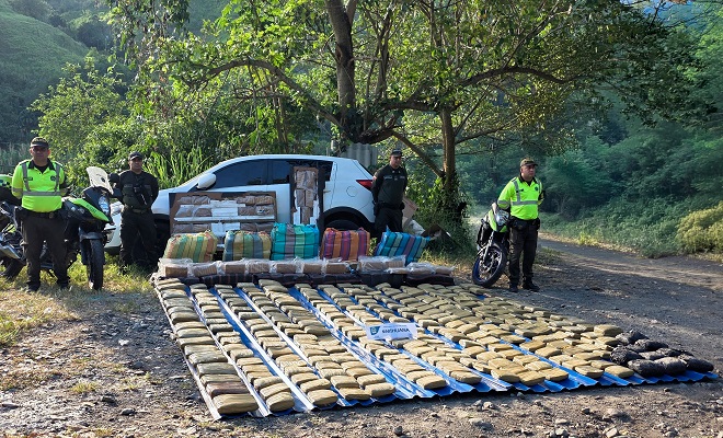 Policías de la seccional de tránsito y transporte incautan estupefaciente y recuperan camioneta hurtada 
