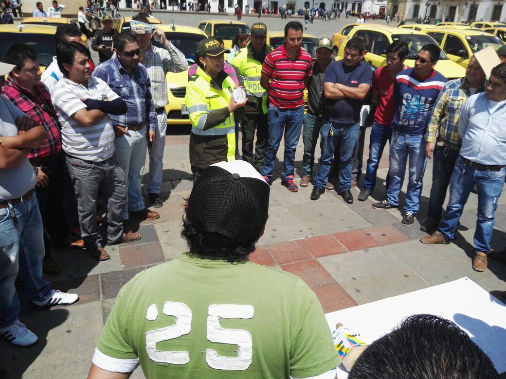 redes-apoyo-taxistas-policia