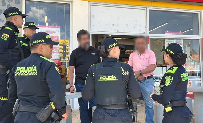 policias atienden las necesidades de la comunidad 