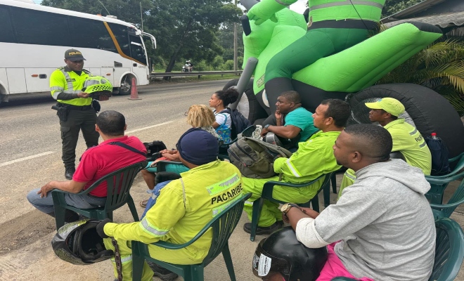 La Policía Nacional dispuso 122 uniformados de Tránsito y Transporte para garantizar la movilidad y la seguridad de los viajeros durante el puente festivo de Nuestra Señora del Rosario de Chiquinquirá.