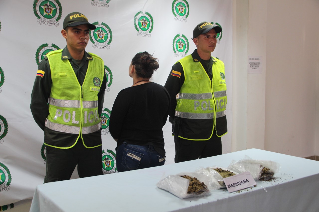 Capturada mujer con 300 dosis de marihuana