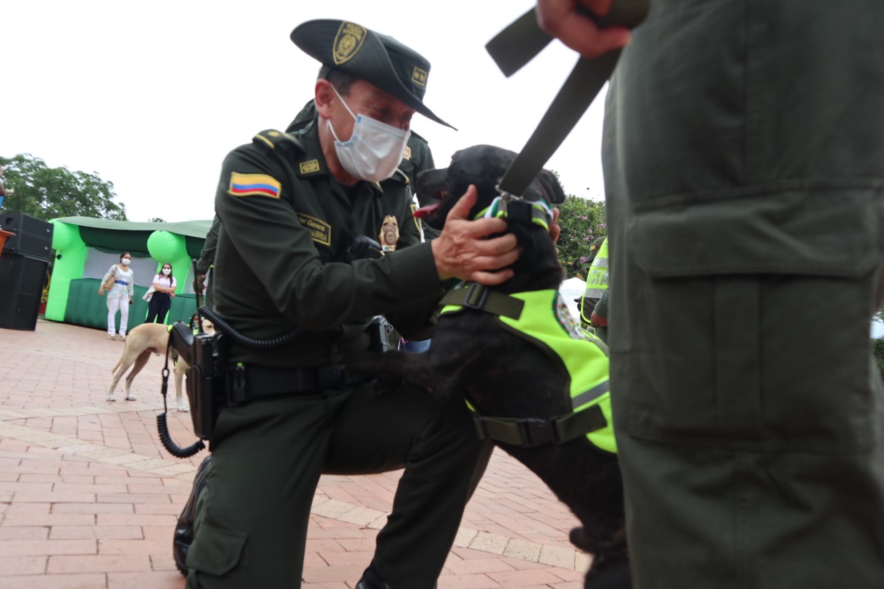 La Policía Nacional conmemora la primera ceremonia de caninos y felinos en la heroica