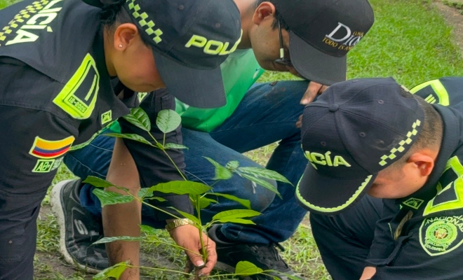 lideres sociales, habitantes y autoridades juntos en Magangué por el día del medio ambiente