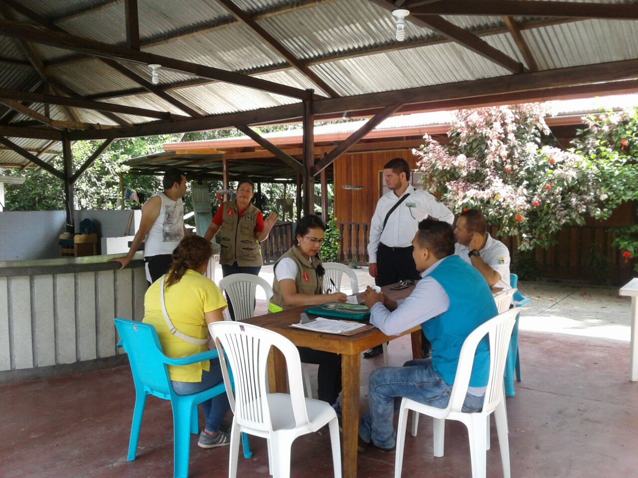 La secretaria de turismo departamental acompaña las labores de verificación 