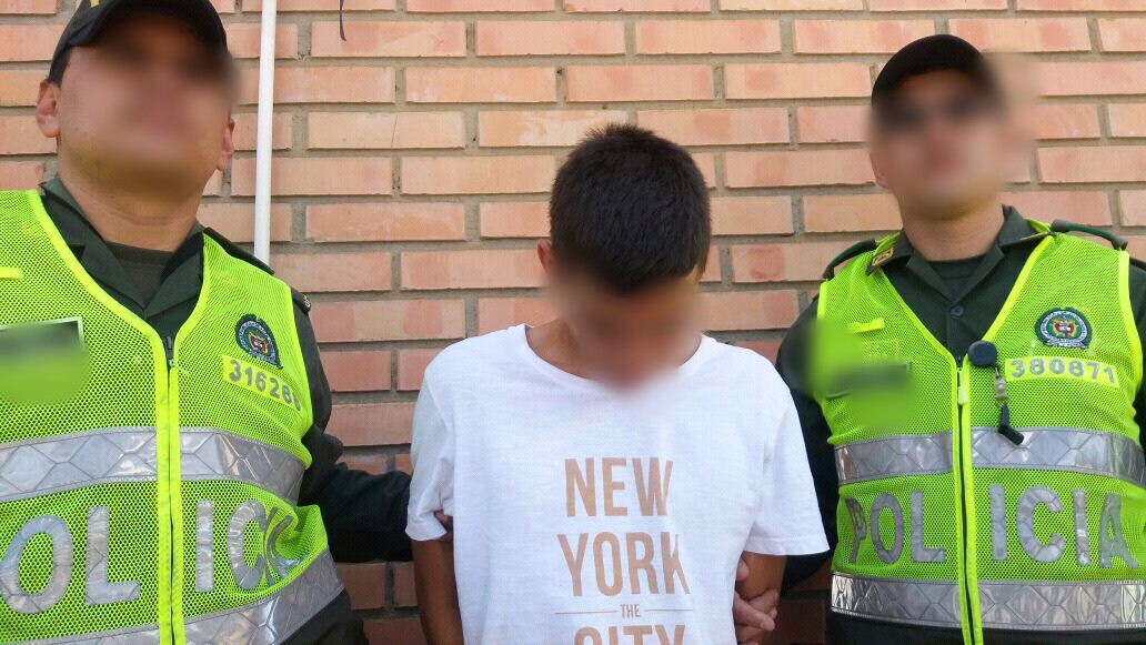 Un-hombre-conocido-como-el-menor-fue-capturado-cuando-intimidaba-a-unos-ciudadanos-con-un-arma-de-fuego