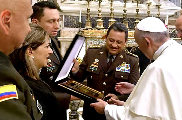 viista-director-general-policia-colombia-vaticano-papa-francisco