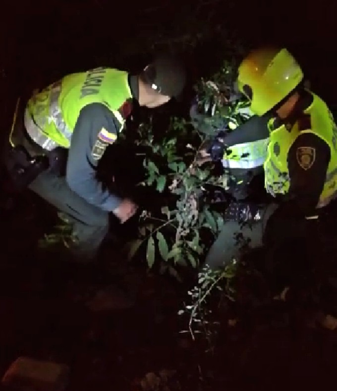 POLICÍAS RESCATAN A MUJER QUIEN ‘EBRIA’ SE ARROJÓ AL RÍO MAGDALENA