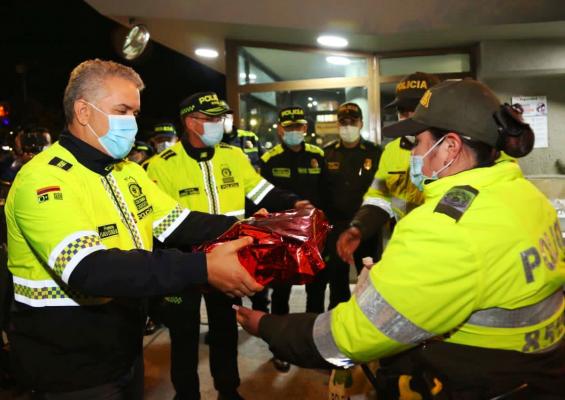 Presidente de la República encabezó visita a instalaciones policiales de Bogotá reconociendo el trabajo abnegado de los uniformados