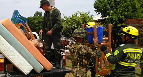 POLICIA NACIONAL-entrega de ayudas-poblacion-cesar-vientos