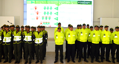 policia-menev-elecciones-capacitacion-femeninas-uniforrmados