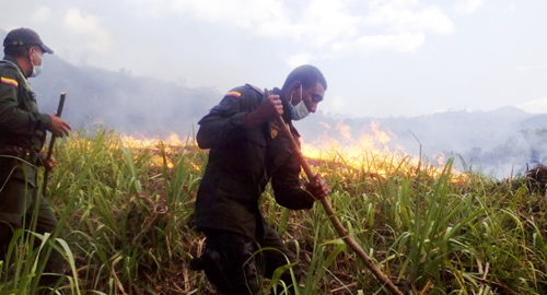 POLICIA NACIONAL-APAGA INCENDIOS-PAIS-SEQUIA-FENOMENO DEL NIÑO
