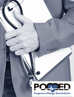 m&eacute;dico porta en sus manos documentos 